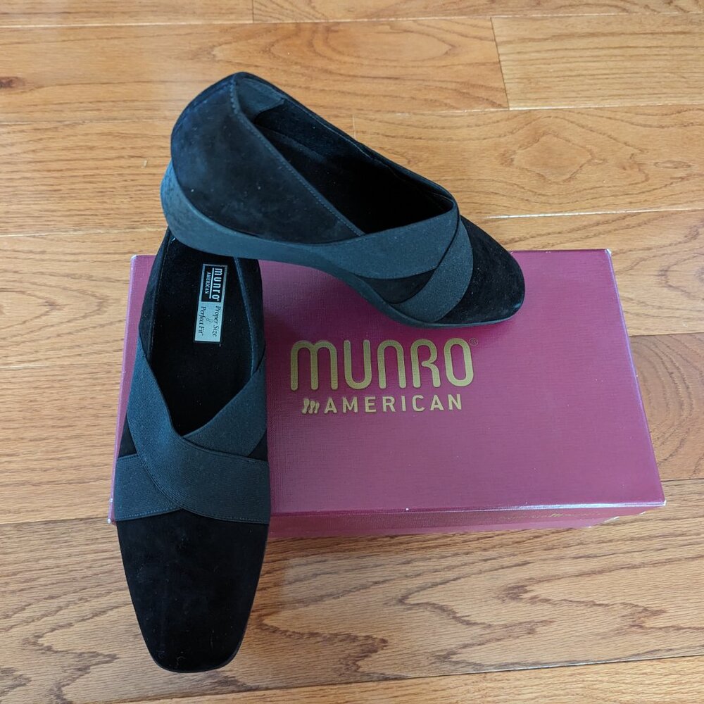 Munro American Black Suede Low Wedge/Platform Shoes